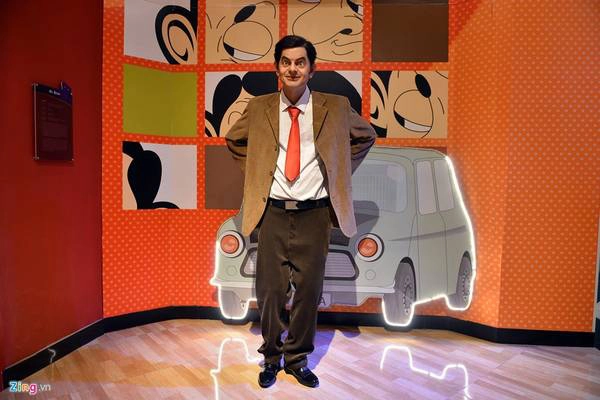 Rowan Atkinson, nam diễn viên hài người Anh nổi tiếng thế giới với vai Mr Bean. Rowan Atkinson, nam diễn viên hài người Anh nổi tiếng thế giới với vai Mr Bean.