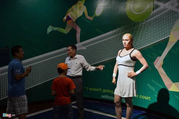 Nữ hoàng quần vợt người Nga, Maria Sharapova. Cô nổi tiếng từ năm 2004, sau khi trở thành người thứ ba trẻ nhất trong lịch sử giành chức vô địch Wimbledon (Anh) đơn nữ. Nữ hoàng quần vợt người Nga, Maria Sharapova. Cô nổi tiếng từ năm 2004, sau khi trở thành người thứ ba trẻ nhất trong lịch sử giành chức vô địch Wimbledon (Anh) đơn nữ.