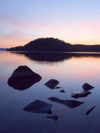 Mặt hồ Naknek (Công viên Quốc gia Katmai của Alaska) phản ánh những tia đỏ, vàng, cam tuyệt đẹp của bình minh. Khung cảnh thơ mộng này khiến ta như được chứng kiến 2 bình minh cùng lúc. Mặt hồ Naknek (Công viên Quốc gia Katmai của Alaska) phản ánh những tia đỏ, vàng, cam tuyệt đẹp của bình minh. Khung cảnh thơ mộng này khiến ta như được chứng kiến 2 bình minh cùng lúc.