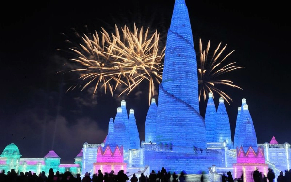 Lễ hội băng đăng quốc tế hàng năm được tổ chức tại thành phố Harbin (Hắc Long Giang, Trung Quốc) có quy mô lớn nhất thế giới, tổ chức hàng năm và được xem là một trong những sự kiện du lịch mùa đông nổi bật nhất. Lễ hội băng đăng quốc tế hàng năm được tổ chức tại thành phố Harbin (Hắc Long Giang, Trung Quốc) có quy mô lớn nhất thế giới, tổ chức hàng năm và được xem là một trong những sự kiện du lịch mùa đông nổi bật nhất.