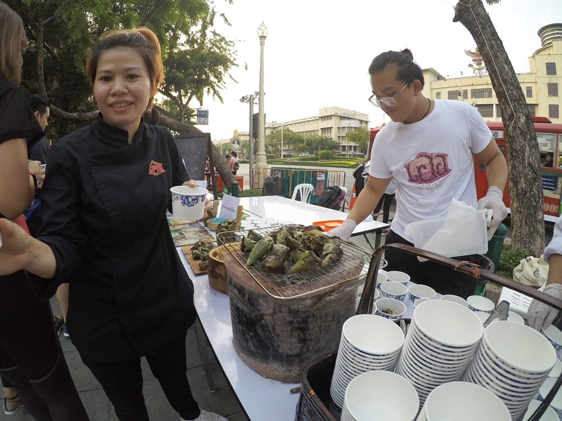 Các món ăn được thực hiện ngay tại chỗ nên đồ ăn luôn ngon và nóng hổi Các món ăn được thực hiện ngay tại chỗ nên đồ ăn luôn ngon và nóng hổi