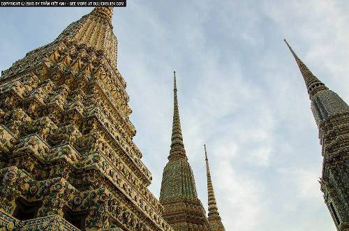 Những ngôi bảo tháp được trang trí tinh xảo ở chùa Wat Pho. Ảnh: Trần Việt Anh kinh-nghiem-Những ngôi bảo tháp được trang trí tinh xảo ở chùa Wat Pho. Ảnh: Trần Việt Anh