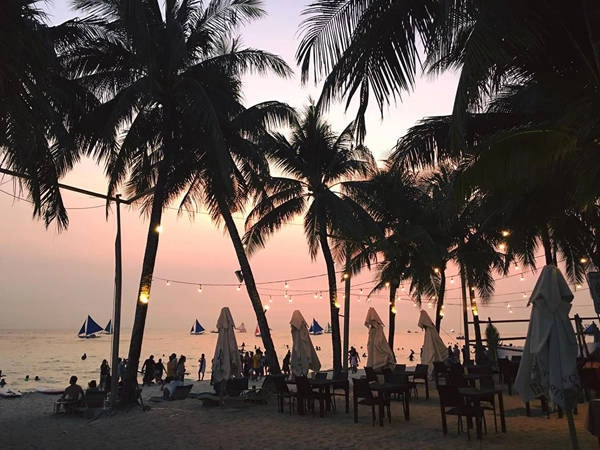 kinh-nghiem-di-boracay-cua-ba-me-don-than-noi-tieng-ivivu-12