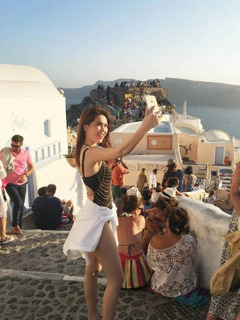 kinh-nghiem-di-santorini-sang-chanh-nhu-ngoc-trinh-ivivu-9