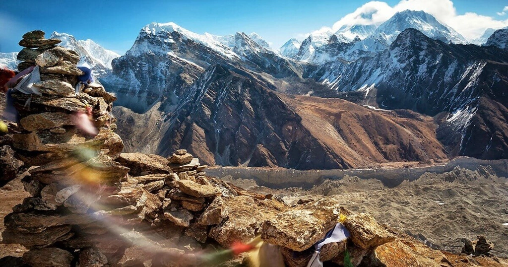 Nét kiến trúc độc đáo cùng cảnh quan thiên nhiên tươi đẹp của Bhutan cũng là điểm nhấn thu hút với du khách quốc tế. Ảnh: TravelTriangle.