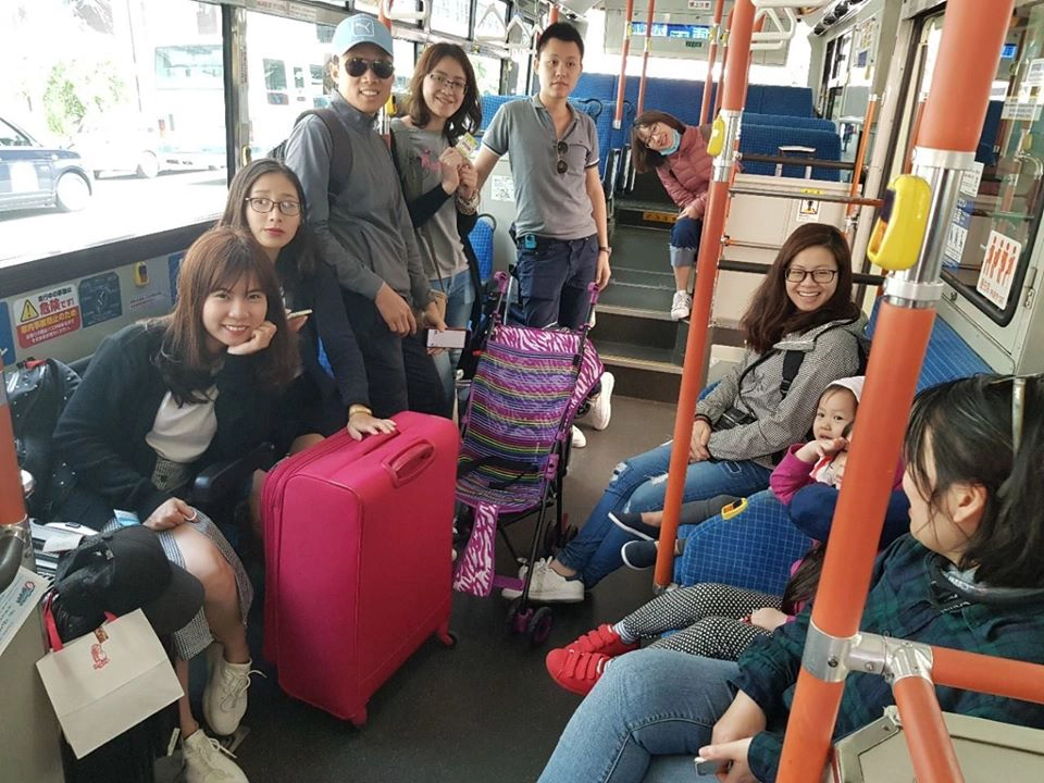 Bên trong xe bus ở Kyoto. Bên trong xe bus ở Kyoto.
