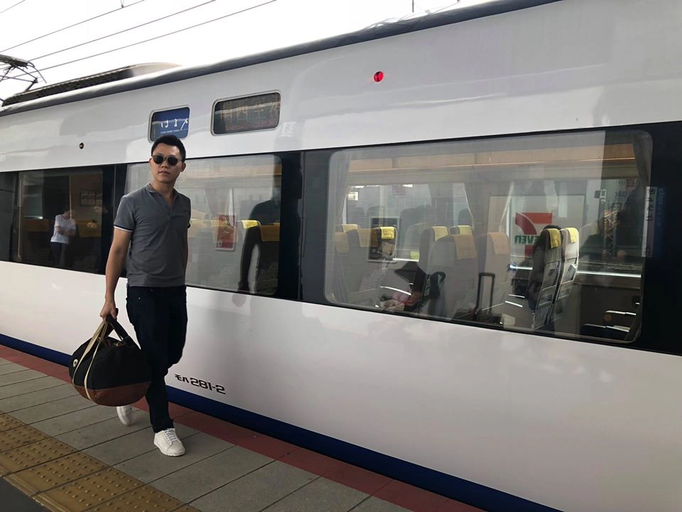 Chiếc túi du lịch gọn nhẹ đã theo mình nhiều chuyến đi trong và ngoài nước. Chiếc túi du lịch gọn nhẹ đã theo mình nhiều chuyến đi trong và ngoài nước.