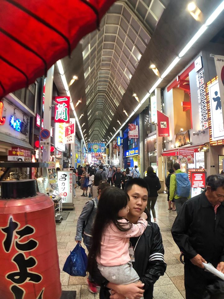 Một góc phố đi bộ Dotonbori. Một góc phố đi bộ Dotonbori.