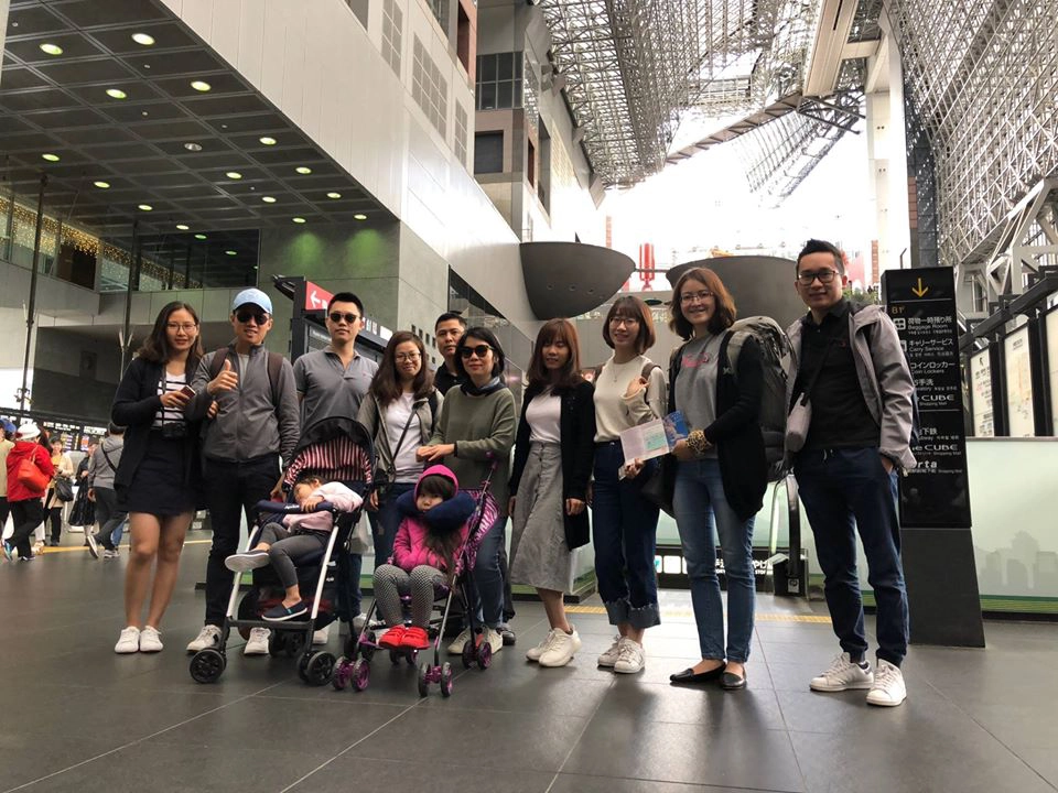 Cả đoàn tại Kyoto Station. Cả đoàn tại Kyoto Station.