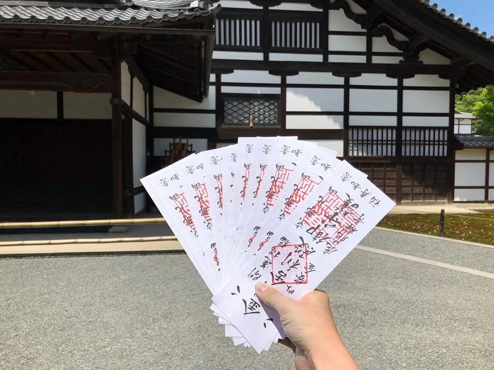 Vé tham quan Kinkaku-ji 400 JPY/người. Vé tham quan Kinkaku-ji 400 JPY/người.