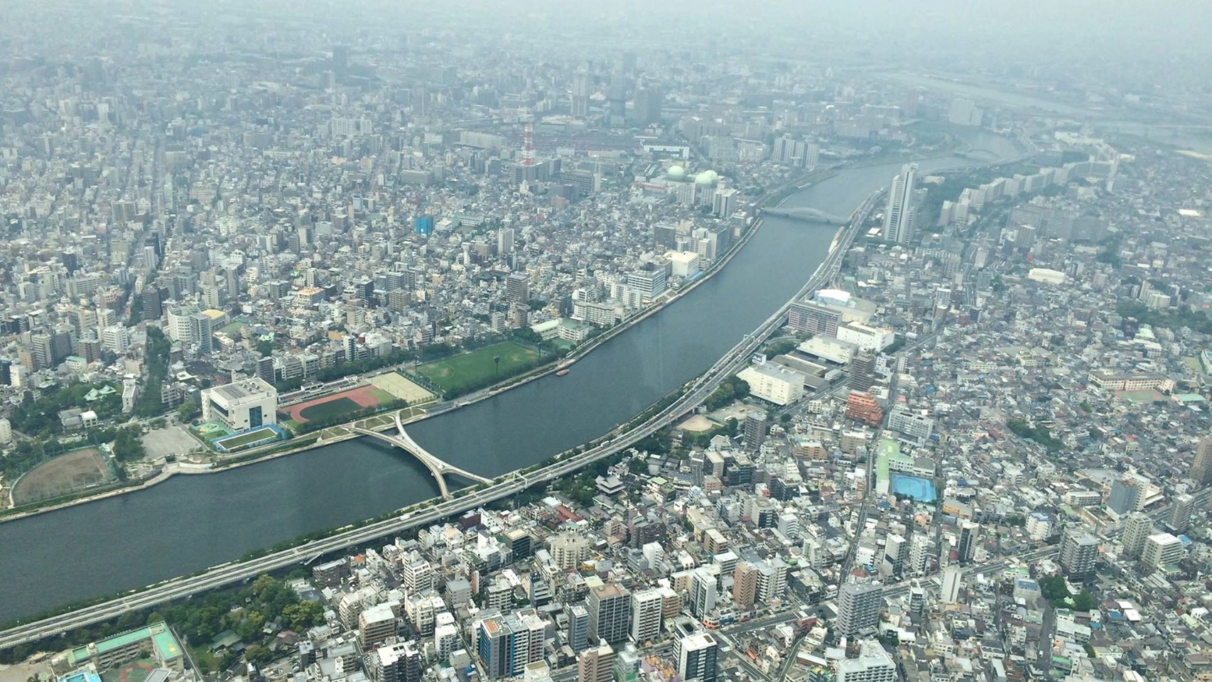 Một góc Tokyo nhìn từ trên cao (Tokyo Skytree). Một góc Tokyo nhìn từ trên cao (Tokyo Skytree).