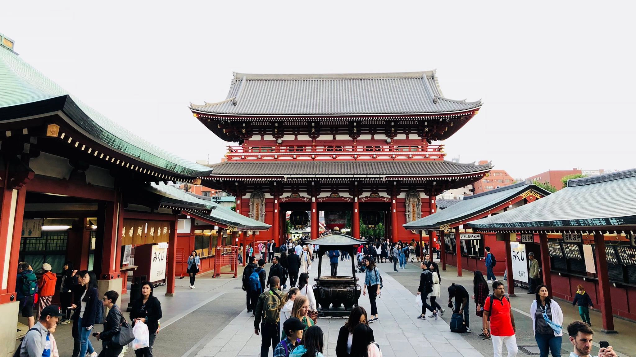 Toàn cảnh chùa Asakusa Sensoji. Toàn cảnh chùa Asakusa Sensoji.