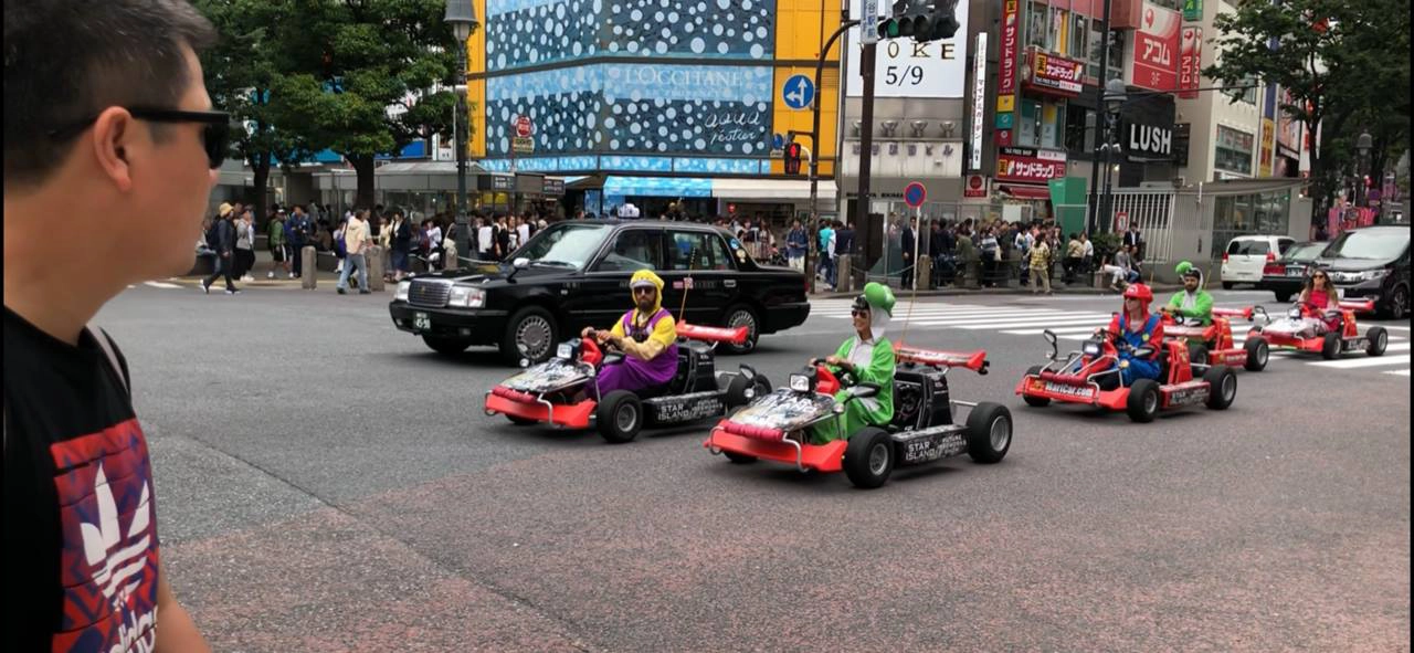 Đội đua xe Mario ở Shibuya. Đội đua xe Mario ở Shibuya.