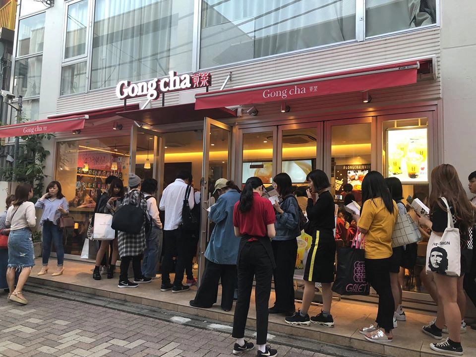 Xếp hàng mua trà sữa Gongcha ở Shibuya. Xếp hàng mua trà sữa Gongcha ở Shibuya.