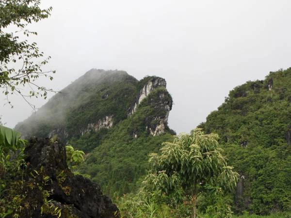 Núi Hàm Rồng. Ảnh:vn.worldmapz