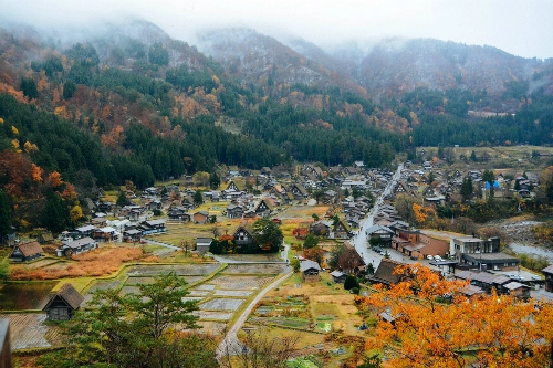 Làng cổ Shirakawa nằm ở phía Tây Bắc tỉnh Gifu, miền trung Nhật Bản vào thu. Ảnh: Nguyên Chi.