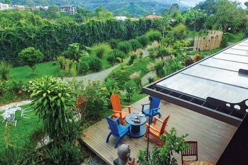 Từ cửa sổ phòng ngủ nhìn ra thiên nhiên xanh mát