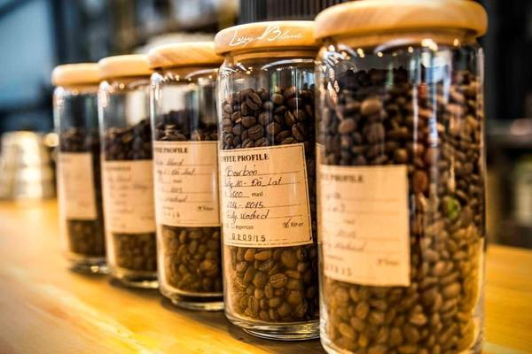 Là Việt Coffee là địa chỉ rất phù hợp cho bạn nào yêu thích và muốn tìm hiểu về cà phê. Ảnh: Là Việt Coffee Là Việt Coffee là địa chỉ rất phù hợp cho bạn nào yêu thích và muốn tìm hiểu về cà phê. Ảnh: Là Việt Coffee