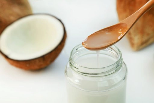Có nên dùng dầu dừa để bôi trơn âm đạo?
