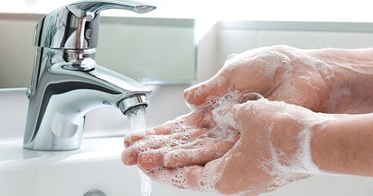 nổi mụn nước ở lòng bàn tay