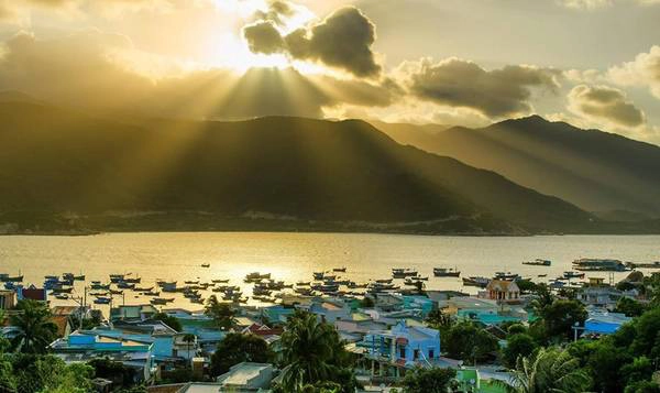 Bình minh tuyệt đẹp trên đảo.