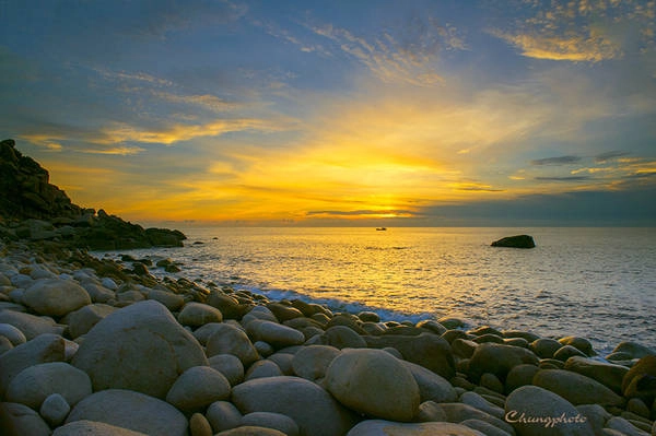 Hoàng hôn trên bãi đá Trứng.