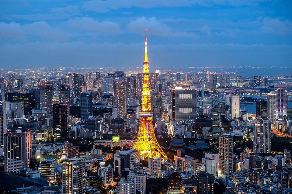 “Tokyo thông thường không phải là một thành phố dành cho những du khách có ngân sách hạn hẹp. Tất cả khách sạn, nhà hàng và giao thông trong thành phố đều đắt đỏ” - Jonathan Alder, đứng đầu một công ty du lịch và cũng là chuyên gia về Tokyo cho hay. “Tuy nhiên vẫn có cách để bạn tận hưởng Tokyo với ngân sách hạn chế của mình”. “Tokyo thông thường không phải là một thành phố dành cho những du khách có ngân sách hạn hẹp. Tất cả khách sạn, nhà hàng và giao thông trong thành phố đều đắt đỏ” - Jonathan Alder, đứng đầu một công ty du lịch và cũng là chuyên gia về Tokyo cho hay. “Tuy nhiên vẫn có cách để bạn tận hưởng Tokyo với ngân sách hạn chế của mình”.