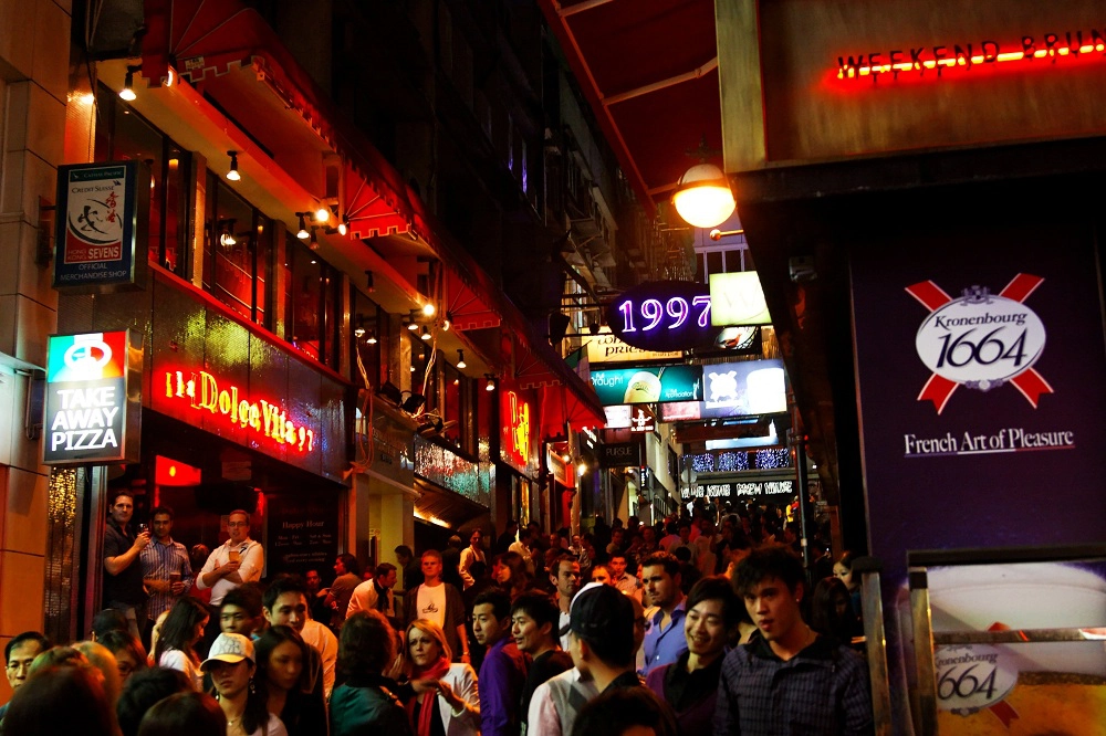 Lan Quế Phường được xem là "đại diện" cho cuộc sống về đêm sôi động ở Hong Kong. Ảnh: travelwithoctopus.weebly.com