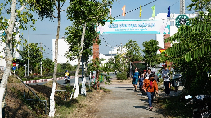 Nếu đi sâu hơn vào trong làng, bạn còn được tham quan quá trình làm bột đã tồn tại nhiều thập kỷ này. Cả bà Tư và ông Toàn đều có mong muốn theo nghề dài lâu. "Đây là nghề truyền thống không chỉ của gia đình tôi mà còn của cả cái xóm này. Ai cũng muốn giữ gìn và phát huy", ông Toàn chia sẻ.