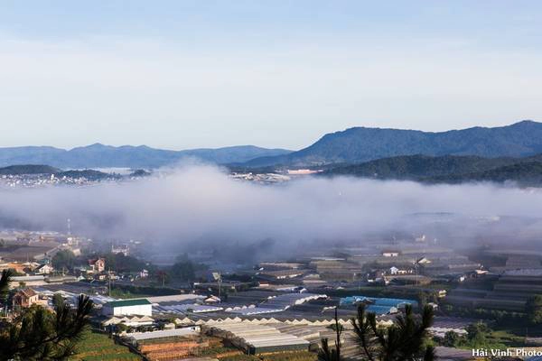 Mây phủ kín thung lũng. Mây phủ kín thung lũng.