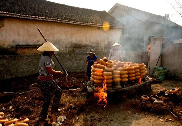 Để làm ra một chiếc nồi đất hoàn thiện đòi hỏi nhiều công đoạn tỉ mỉ, nhưng mỗi chiếc chỉ bán với giá 1.000 - 5.000 đồng. Tuy vậy, người làm gốm Trù Sơn bao đời nay vẫn duy trì nghề, tạo thêm thu nhập lúc nông nhàn.