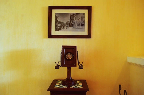 Các vật dụng trưng bày trong biệt thự gợi nhớ về cuộc sống xa hoa của giới thượng lưu Pháp vào đầu thế kỷ 20 tại Đông Dương.