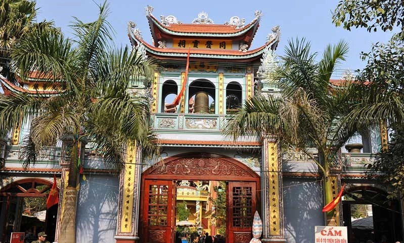  5. Đền mẫu Đồng Đăng: Đền Mẫu Đồng Đăng (Đồng Đăng linh tự), là nơi thờ Phật và Mẫu Thượng ngàn nằm trên địa bàn thị trấn Đồng Đăng, huyện Cao Lộc, tỉnh Lạng Sơn. Trong dân gian lưu truyền, đền Mẫu chính là nơi diễn ra cuộc gặp gỡ giữa Mẫu Liễu Hạnh (một trong Tứ bất tử) và Trạng Bùng (Phùng Khắc Khoan), sau khi ông đi sứ từ Trung Quốc trở về. Ảnh: cungphuot.info.
