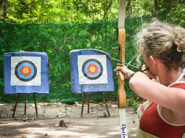Môn bắn cung đang trở thành một trào lưu nhỏ ở Langkawi, khi các khu nghỉ dưỡng xây dựng chỗ tập bắn phục vụ du khách. Môn bắn cung đang trở thành một trào lưu nhỏ ở Langkawi, khi các khu nghỉ dưỡng xây dựng chỗ tập bắn phục vụ du khách.