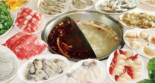 Điểm đặc biệt nằm ở hương vị của lẩu Tứ Xuyên. Không chỉ có vị cay đơn thuần, món ăn này có sự kết hợp hài hòa, hấp dẫn giữa vị ngọt và cay. Và bản thân vị nóng, tê sâu vì cay "độc nhất vô nhị" sẽ mang lại cảm giác kích thích đầy thú vị cho người dùng. Ảnh: chinaodysseytours. Điểm đặc biệt nằm ở hương vị của lẩu Tứ Xuyên. Không chỉ có vị cay đơn thuần, món ăn này có sự kết hợp hài hòa, hấp dẫn giữa vị ngọt và cay. Và bản thân vị nóng, tê sâu vì cay "độc nhất vô nhị" sẽ mang lại cảm giác kích thích đầy thú vị cho người dùng. Ảnh: chinaodysseytours.