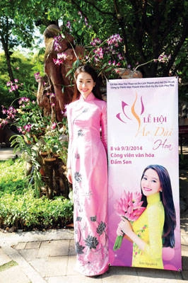 le-hoi-ao-dai-va-hoa-lan-dau-tai-tphcm-ivivu