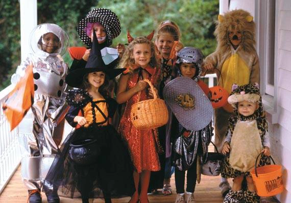 Trick or treaters on the porch