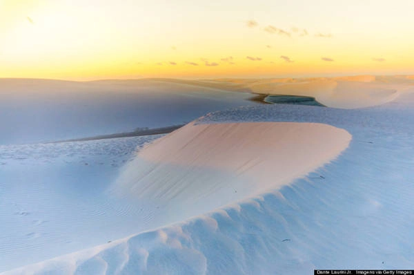   Những cồn cát mênh mông nằm trong Vườn quốc gia Lençóis Maranhenses.