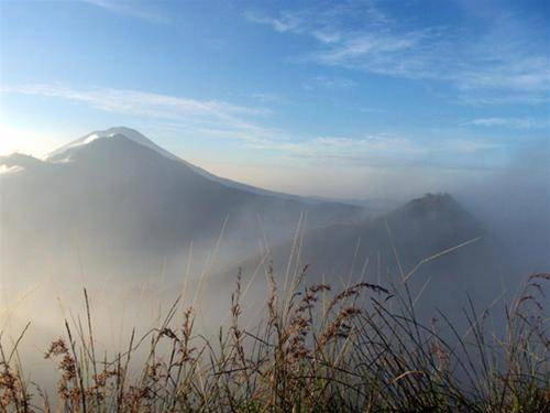 Đỉnh Agung nhìn từ núi Batur 