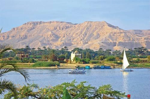 Màu xanh bên bờ sông Nile Màu xanh bên bờ sông Nile