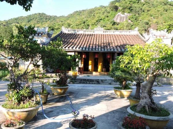 Chùa Hải Tạng - điểm nhấn nổi tiếng của hòn Lao - Ảnh: THANH LY Chùa Hải Tạng - điểm nhấn nổi tiếng của hòn Lao - Ảnh: THANH LY
