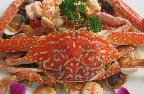 Đến vùng biển, hải sản luôn là món khoái khẩu nhất. Ảnh: noihap.