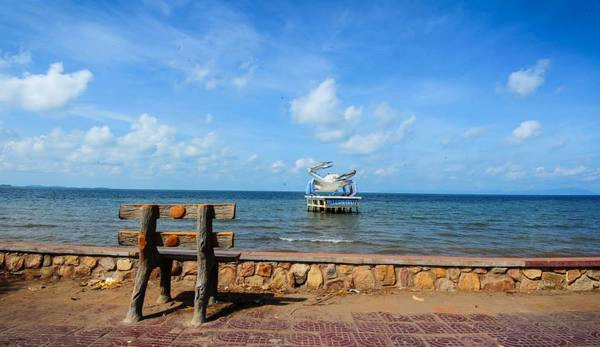 Tượng ghẹ khổng lồ ở Kep Tượng ghẹ khổng lồ ở Kep