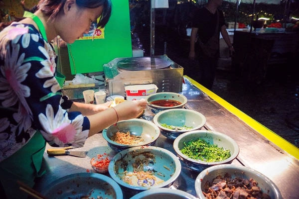 Một món bánh trộn thịt ếch. Một món bánh trộn thịt ếch.