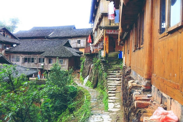 Khu nhà nghỉ, quán ăn, quán cà phê ở Long Tích. Khu nhà nghỉ, quán ăn, quán cà phê ở Long Tích.
