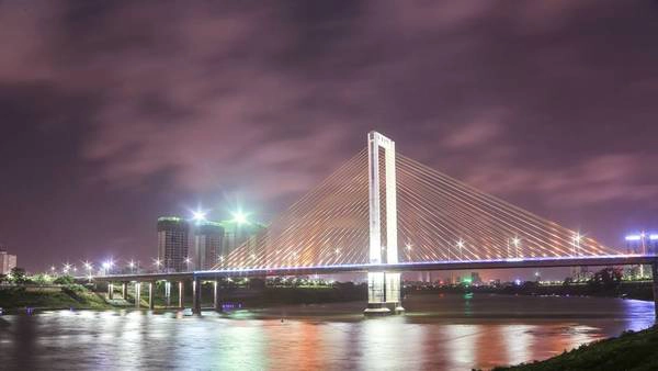 Một cây cầu ở thành phố Nam Ninh. Ảnh: Nguyễn Trường Sơn Một cây cầu ở thành phố Nam Ninh. Ảnh: Nguyễn Trường Sơn