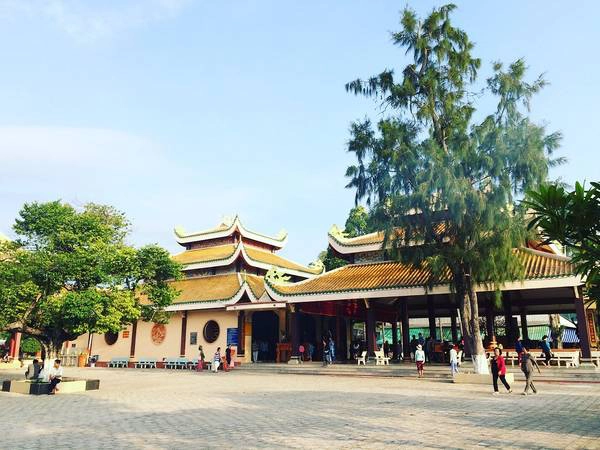 Gian điện chính thờ Thánh Mẫu Tiên Nương. Gian điện chính thờ Thánh Mẫu Tiên Nương.