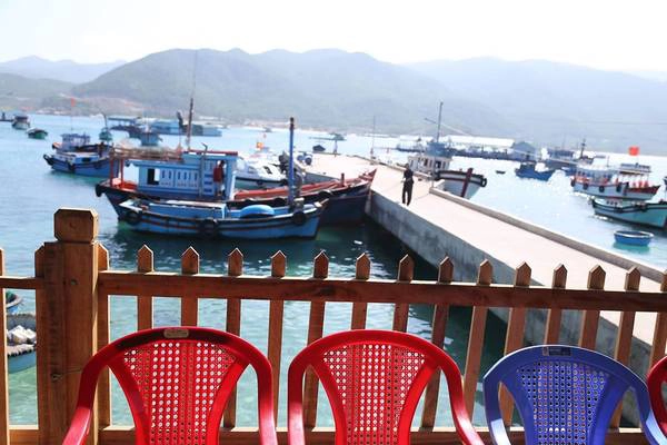 Ăn trưa trên đảo.