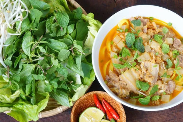 Mì Quảng, món ngon đậm tình miền Trung - Ảnh: Lonely Planet.