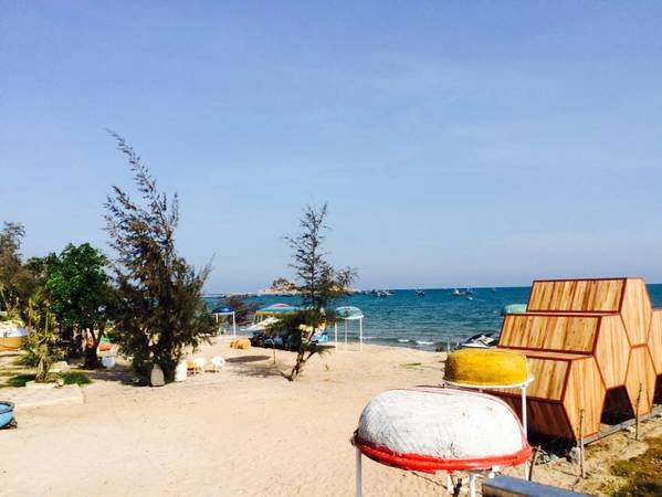 Với nắng, gió, biển, cát trắng và khu nghỉ dưỡng đúng chất "summer", những bạn trẻ năng động nhất định sẽ thích mê địa điểm này ngay từ cái nhìn đầu tiên. Ảnh: FB Nguyễn Thị Lan Anh